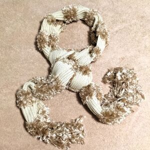 NWOT Beautiful Light Beige Acrylic & Chenille Long Oblong Scarf